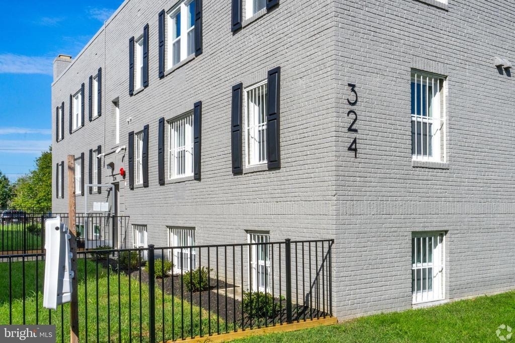 324 61st Street Ne - Photo 0