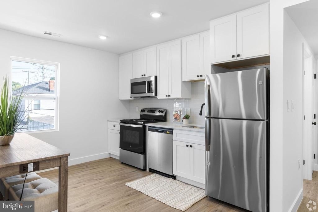 324 61st Street Ne - Photo 1
