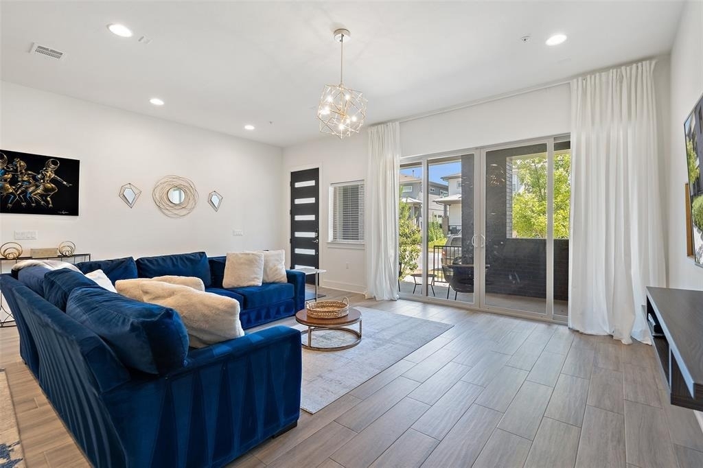 2211 Robert Browning St - Photo 4