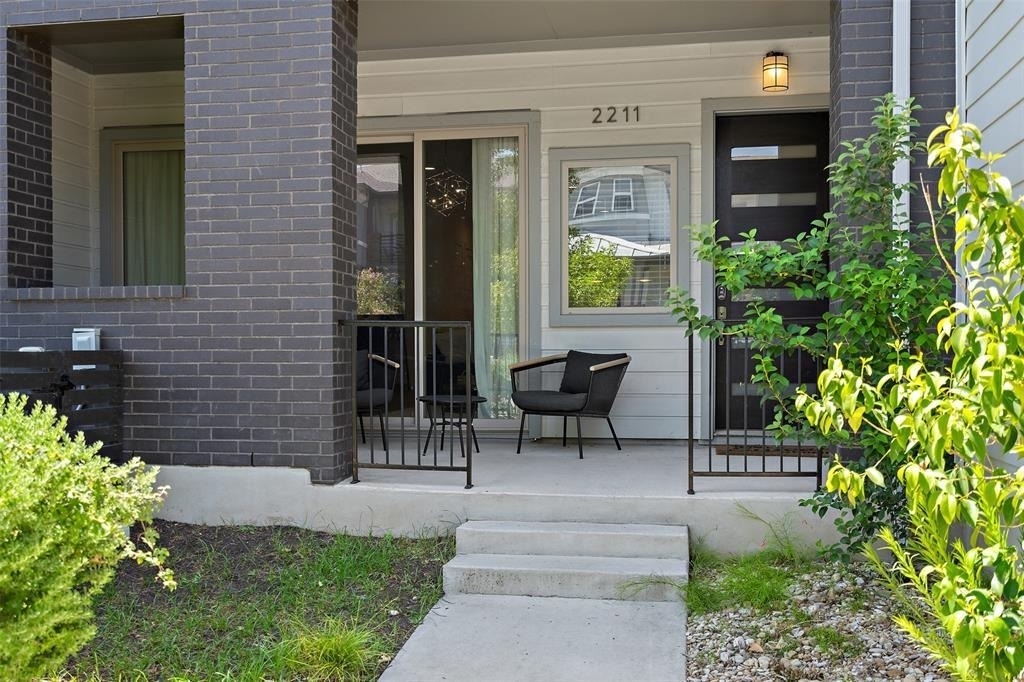 2211 Robert Browning St - Photo 1