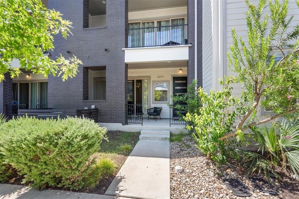 2211 Robert Browning St - Photo 0