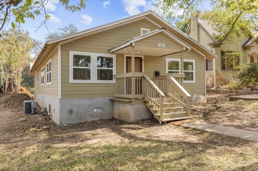 1801 Travis Heights Blvd - Photo 0
