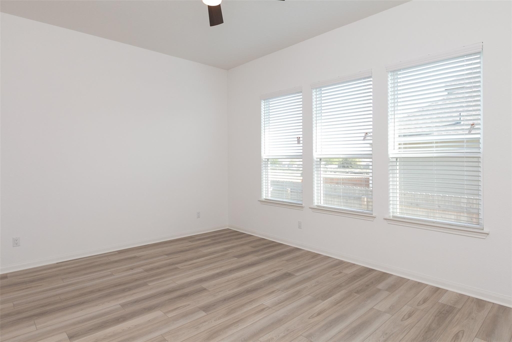 5303 Bruno St - Photo 16