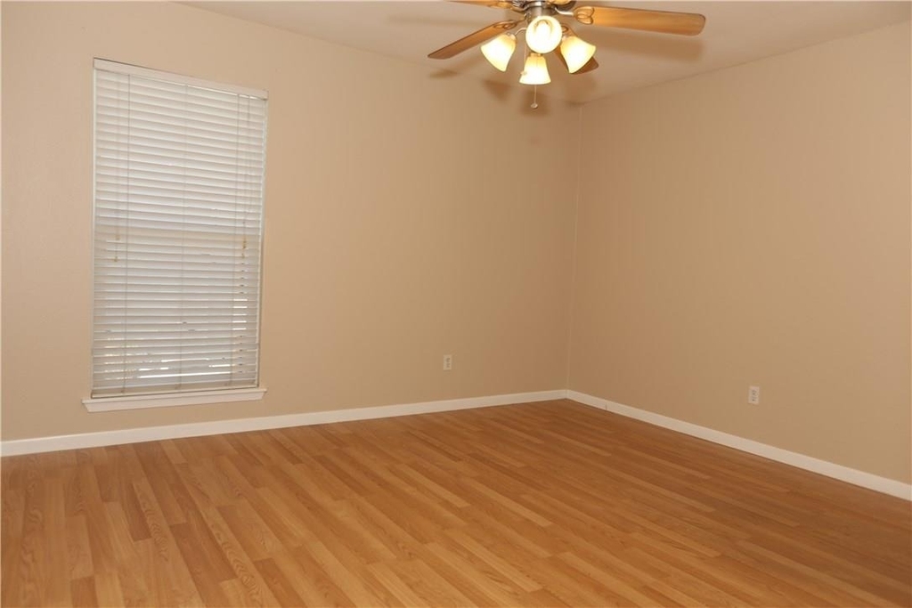 400 W 35th St - Photo 8