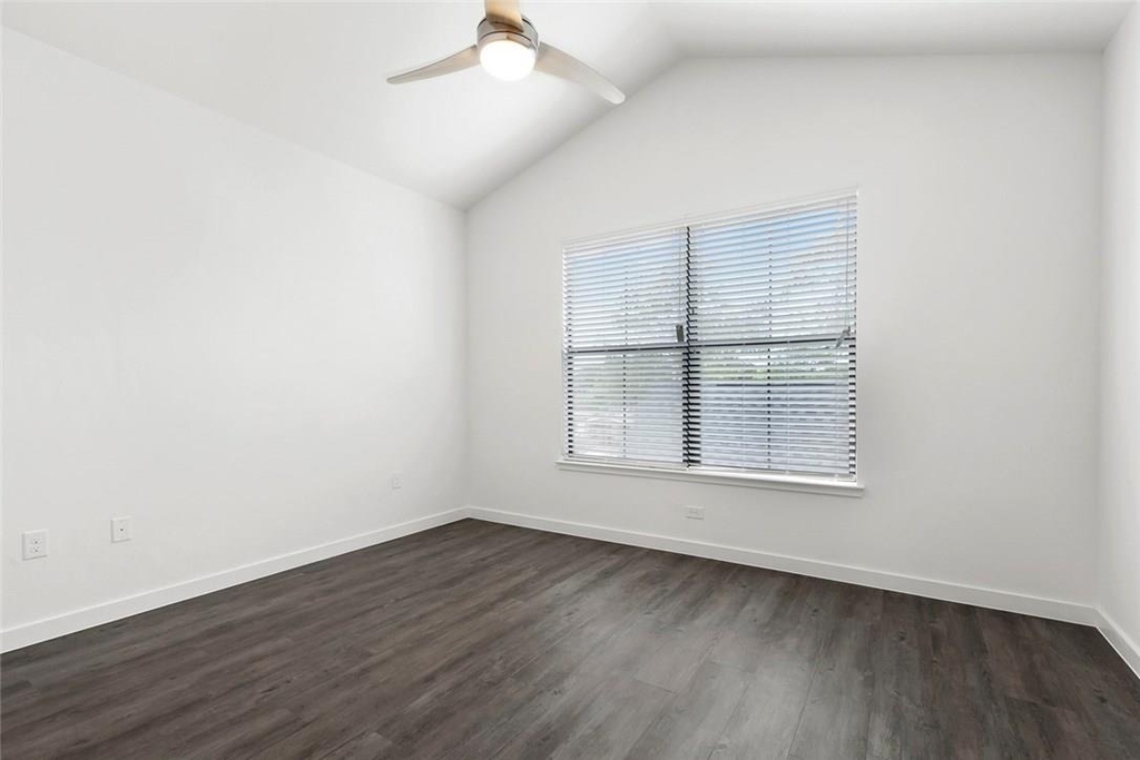 7512 Delafield Ln - Photo 9