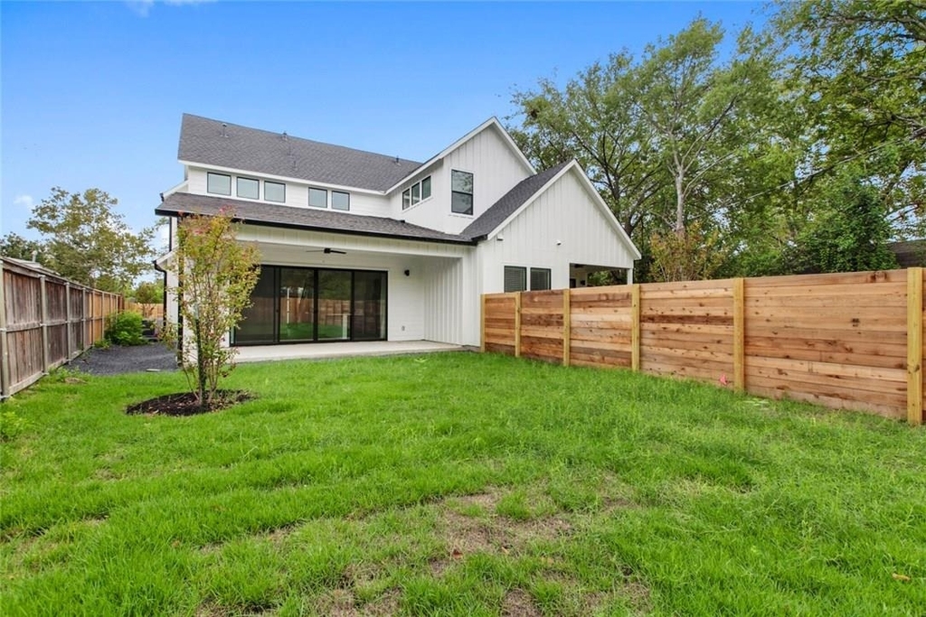 7512 Delafield Ln - Photo 4
