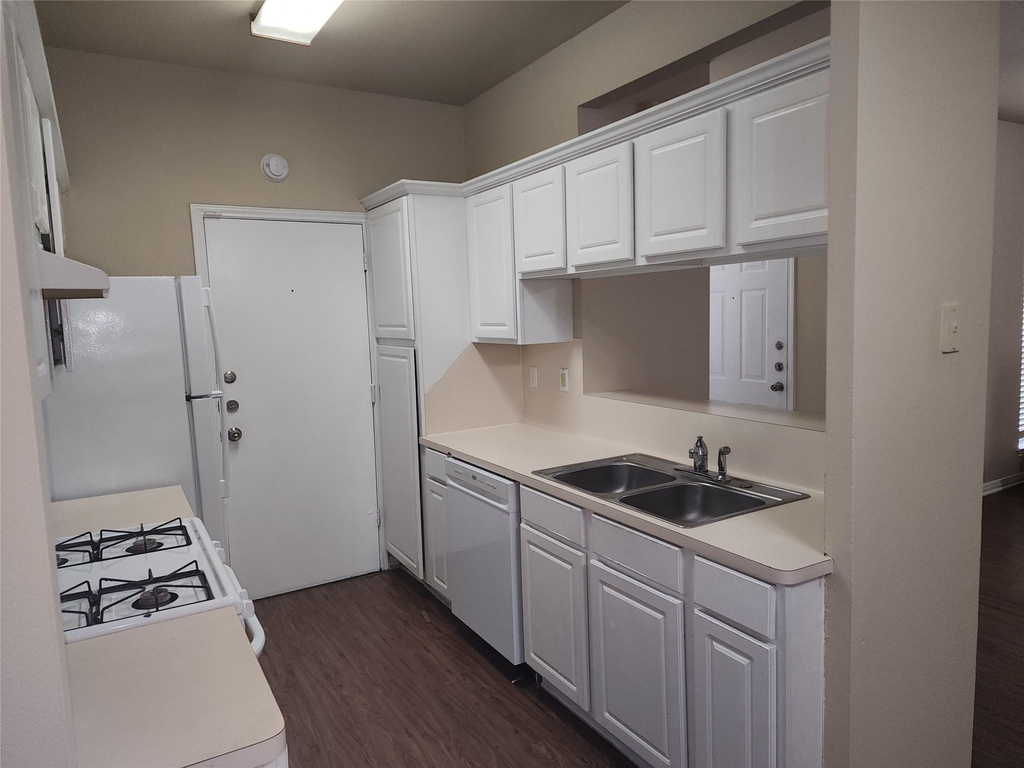 503 Gregory Ct - Photo 16