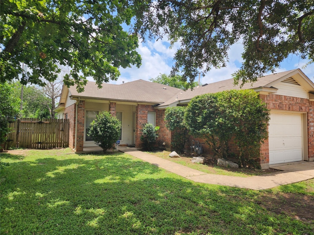 503 Gregory Ct - Photo 3