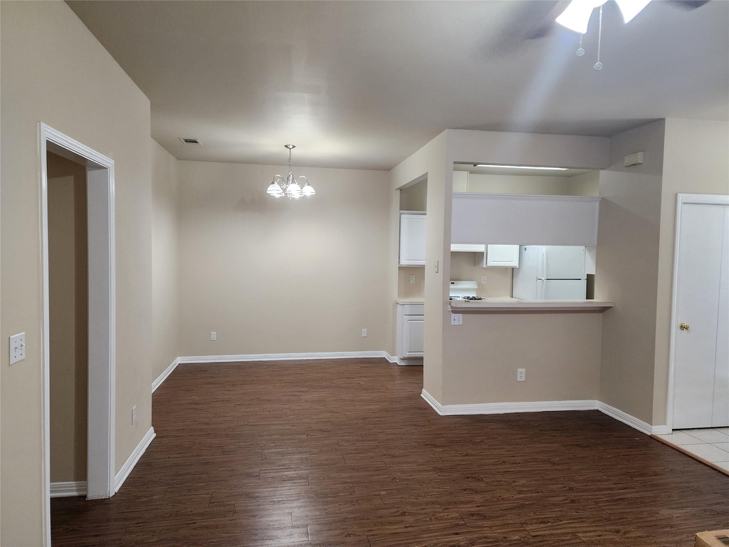 503 Gregory Ct - Photo 5