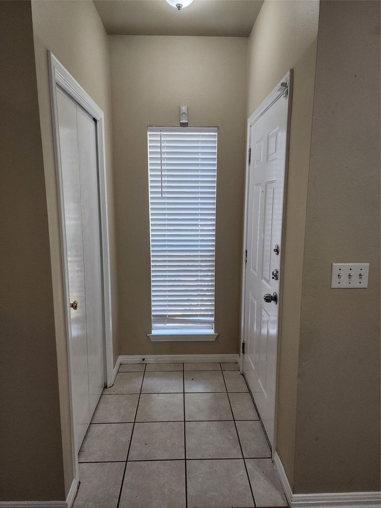 503 Gregory Ct - Photo 4