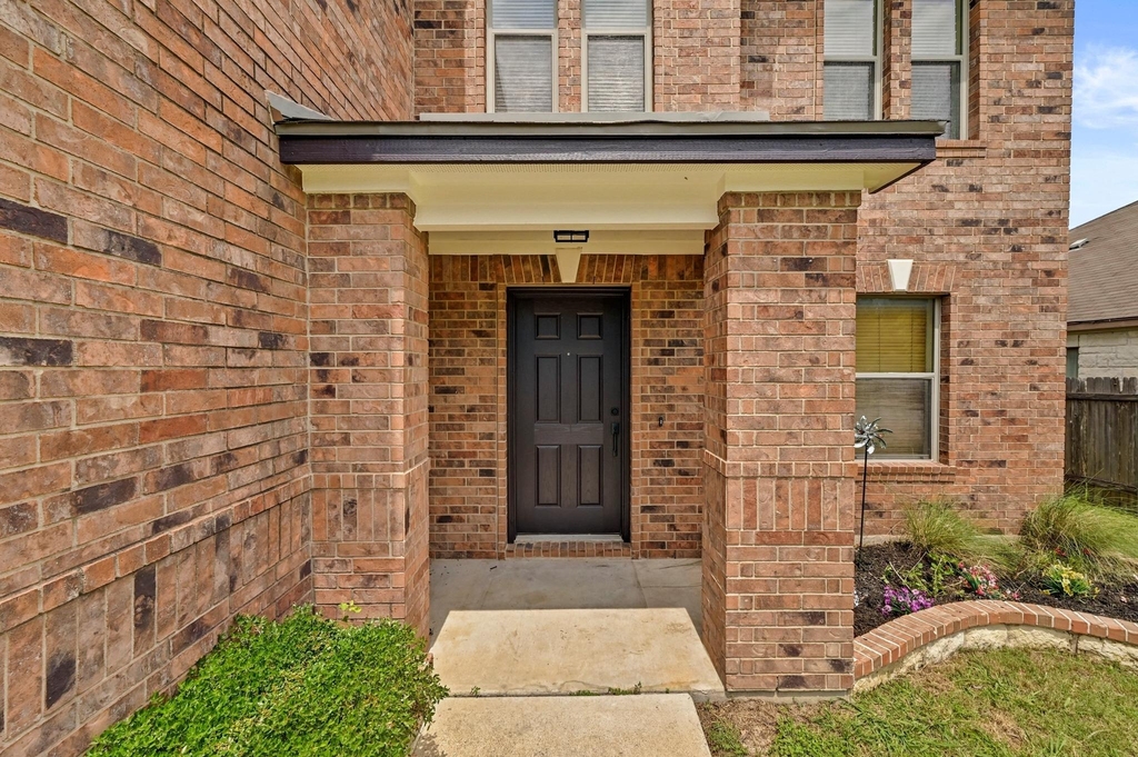 214 Briarwood Dr - Photo 1