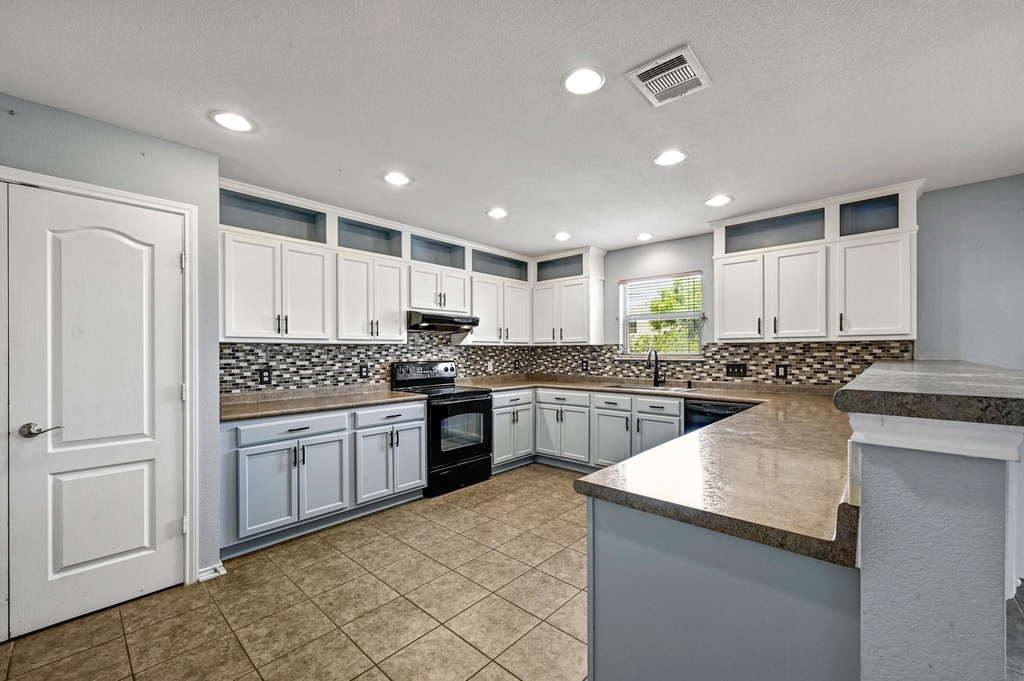214 Briarwood Dr - Photo 2