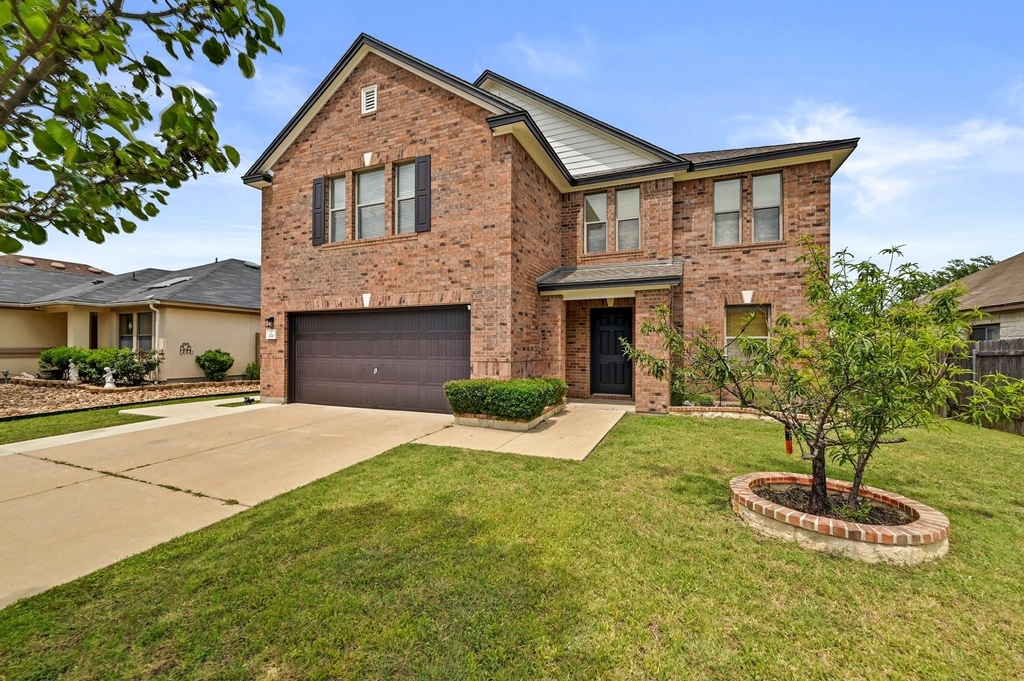 214 Briarwood Dr - Photo 0