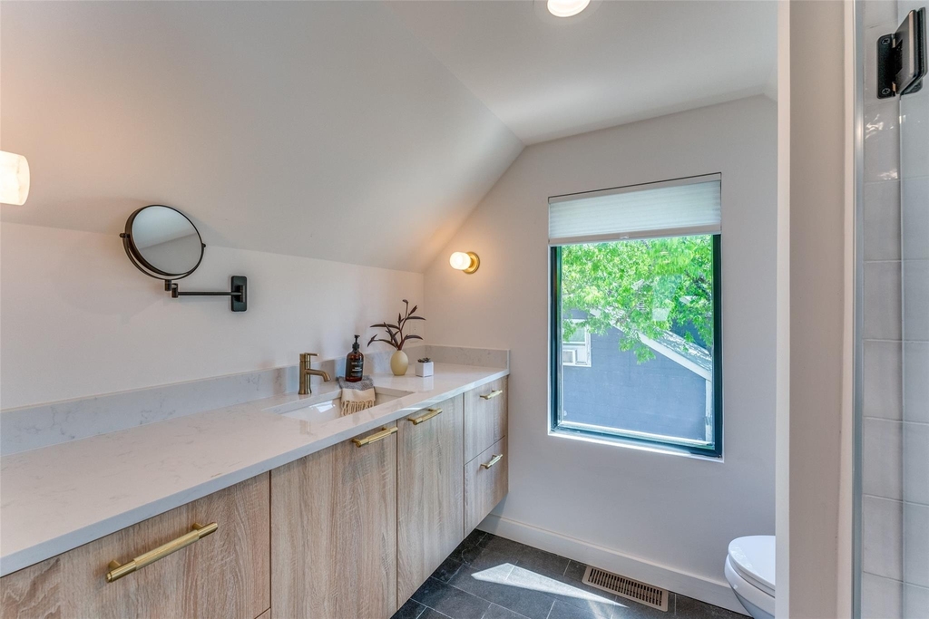 1901 Hamilton Ave - Photo 12