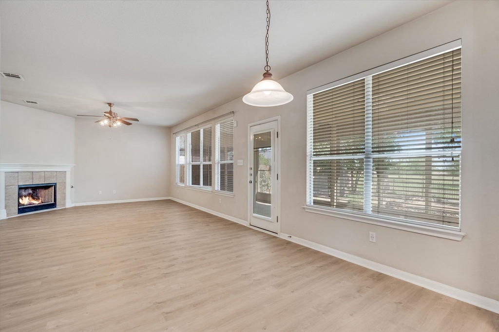 4029 Lake Edge Way - Photo 10