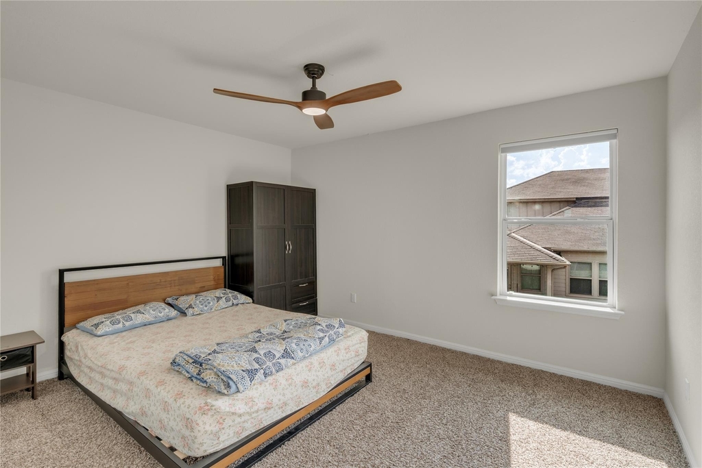 223 Balsam St - Photo 22