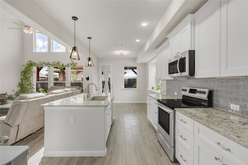223 Balsam St - Photo 10