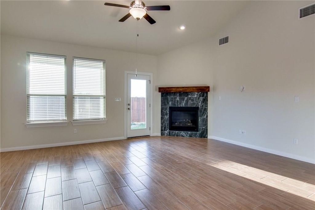 15900 Cessida St - Photo 16