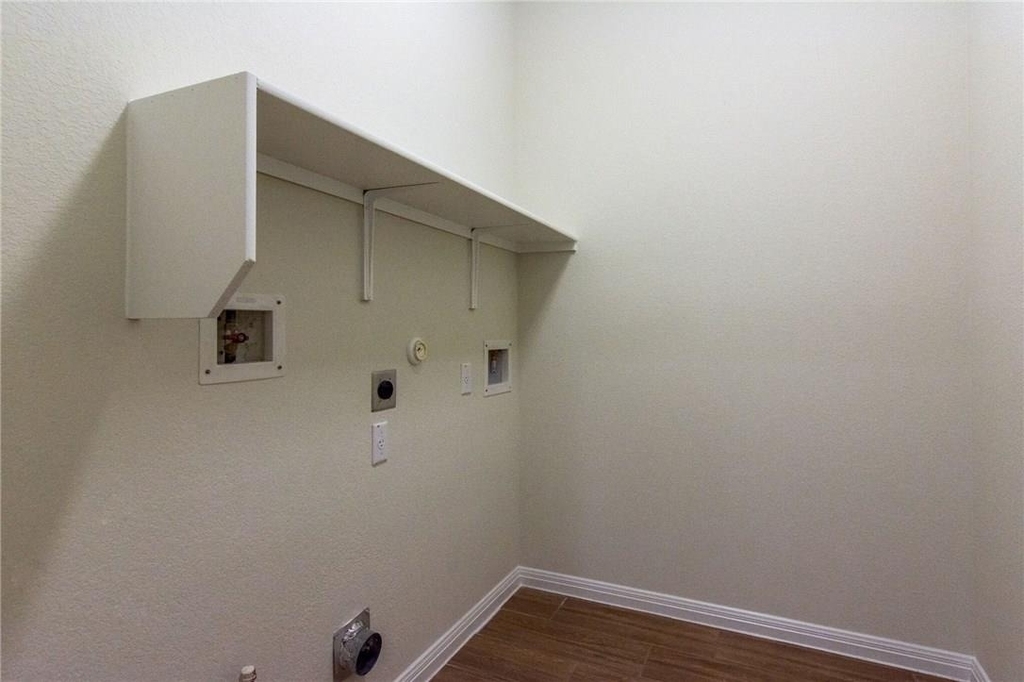 15900 Cessida St - Photo 17