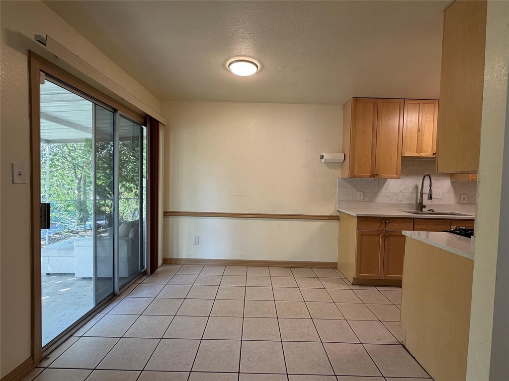 1200 Warrington Dr - Photo 2
