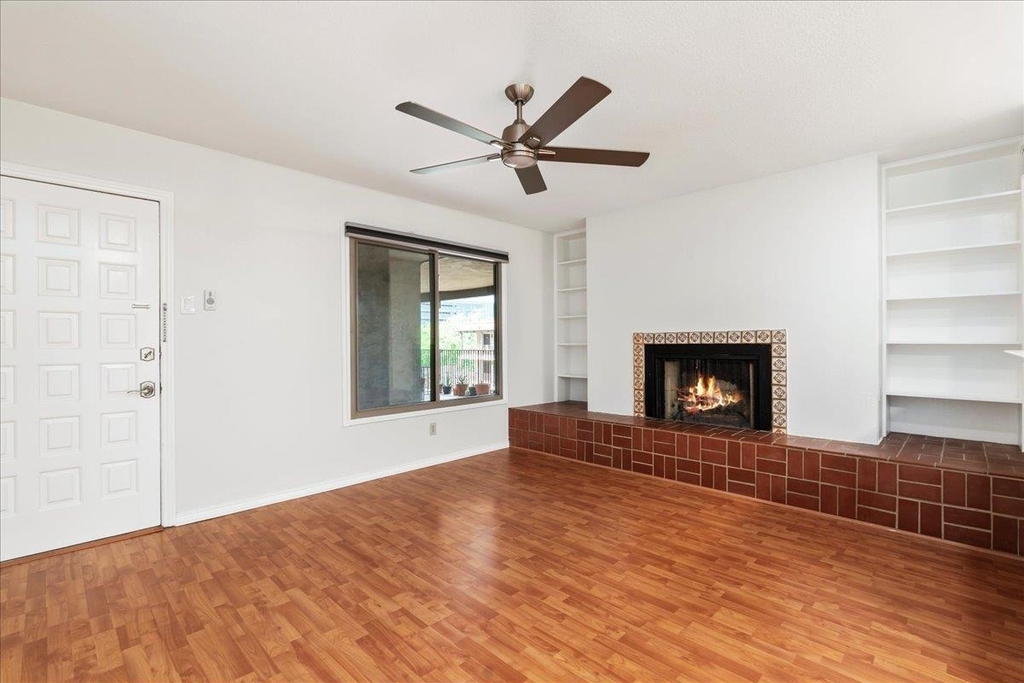 505 W 7th St - Photo 2