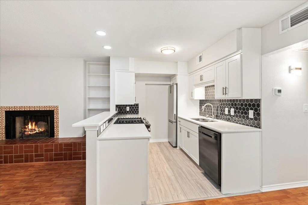 505 W 7th St - Photo 5