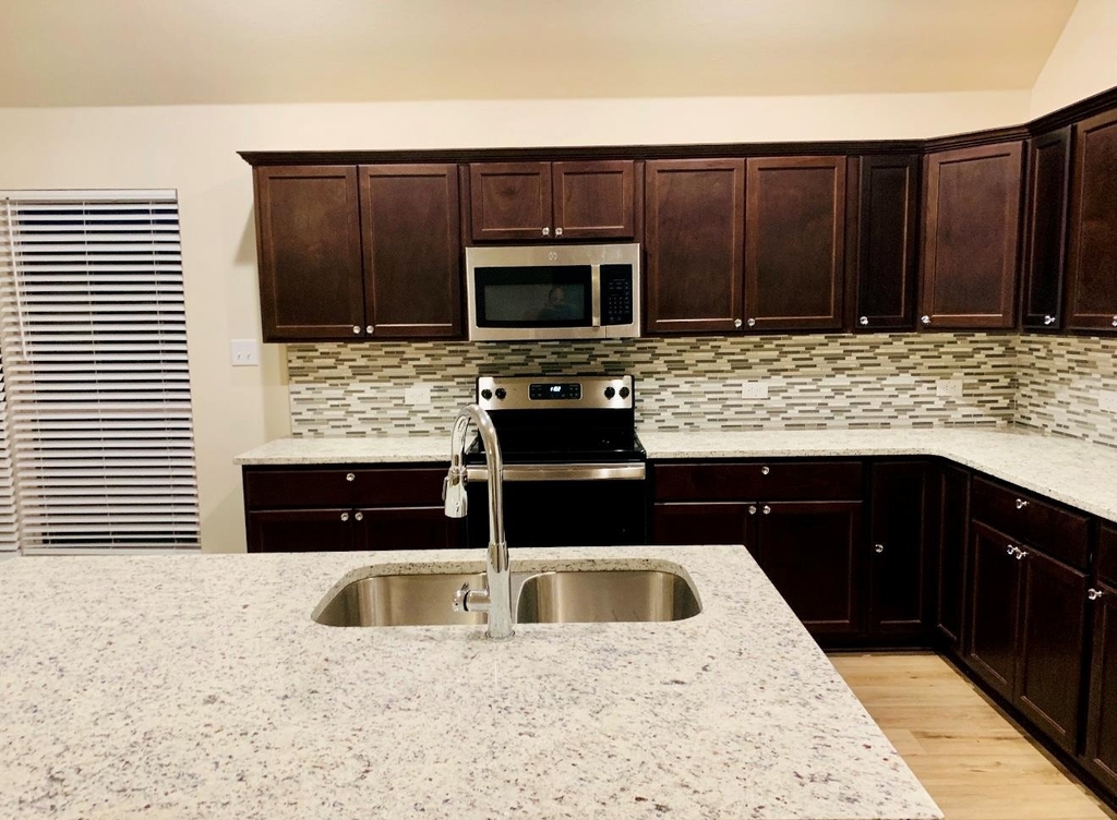 808 Fallbrook Dr - Photo 4