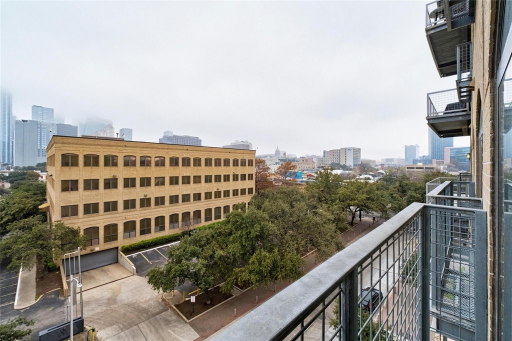507 Sabine St - Photo 9