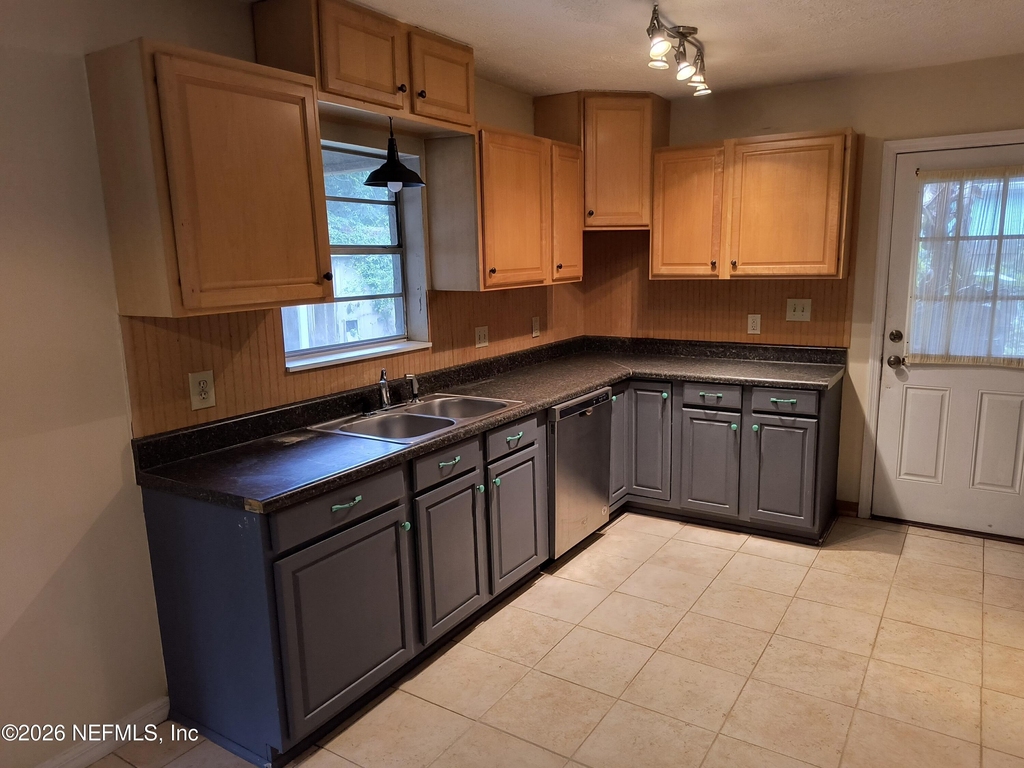1183 Violet Street - Photo 3