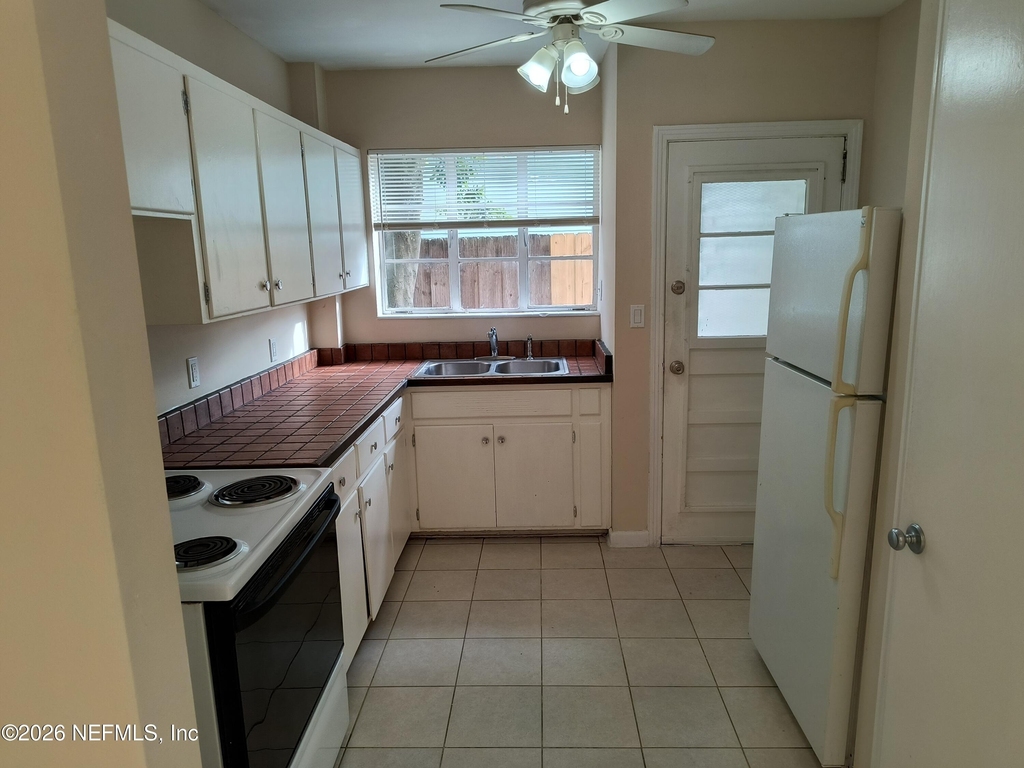 3018 Oak Street - Photo 2