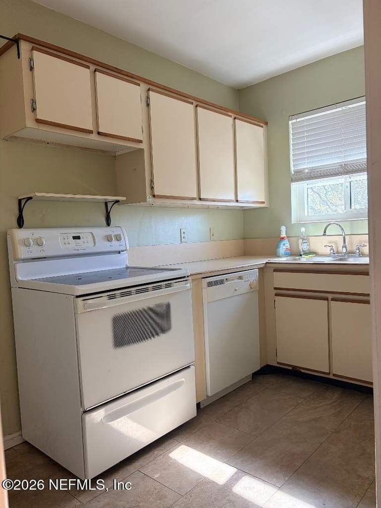 2842 Sydney Street - Photo 6