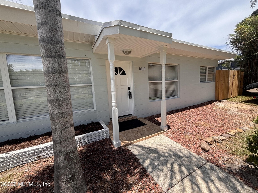 1619 2nd Avenue N - Photo 1