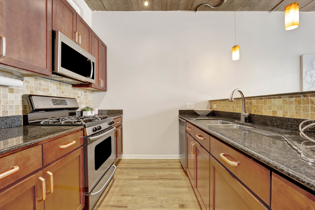 1070 W 15th Street - Photo 10
