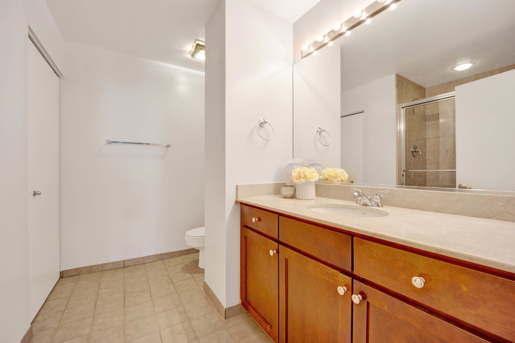 1070 W 15th Street - Photo 18