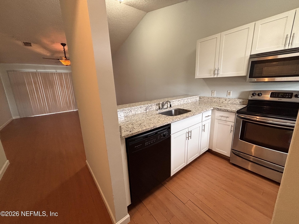 154 Governor Street - Photo 3
