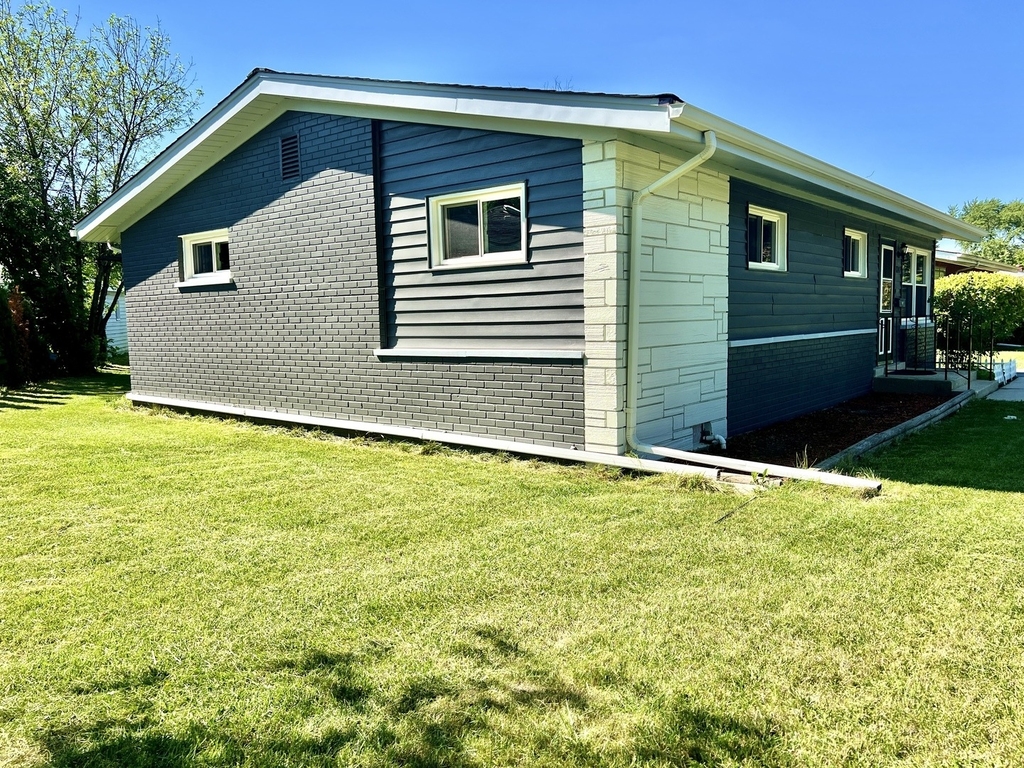 128 E Normandy Drive - Photo 3