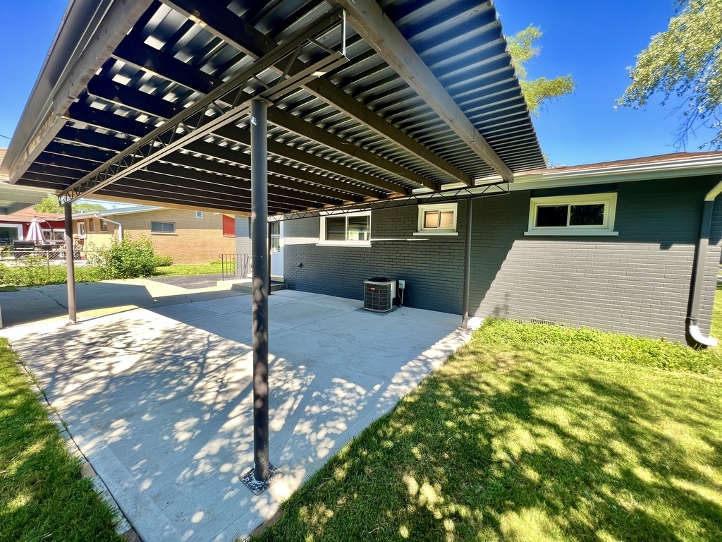 128 E Normandy Drive - Photo 16