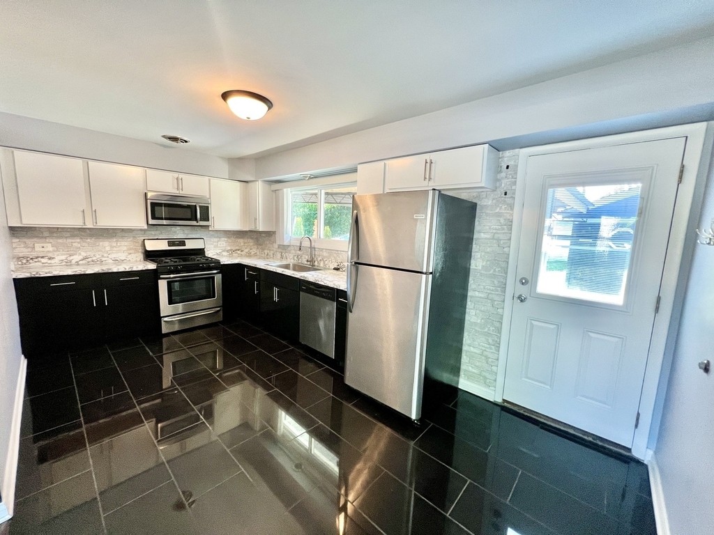 128 E Normandy Drive - Photo 7
