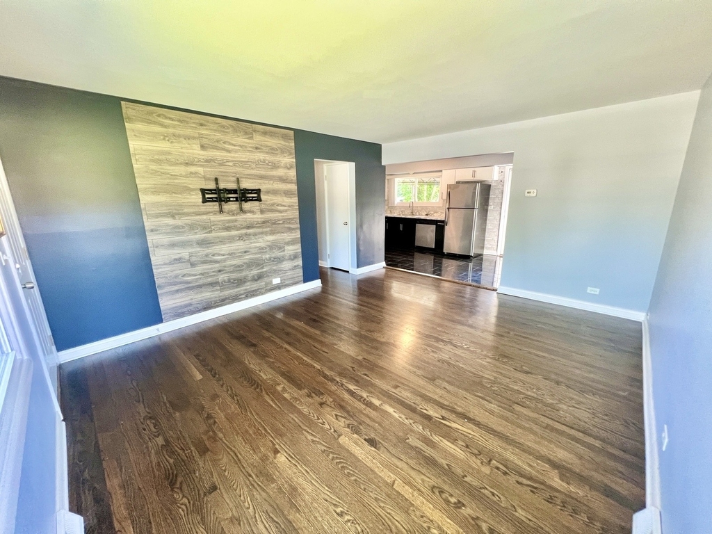 128 E Normandy Drive - Photo 4