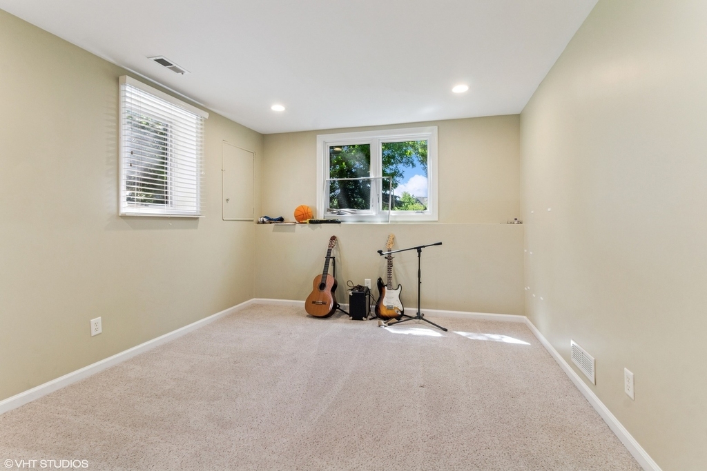 3304 Rollingridge Road - Photo 36