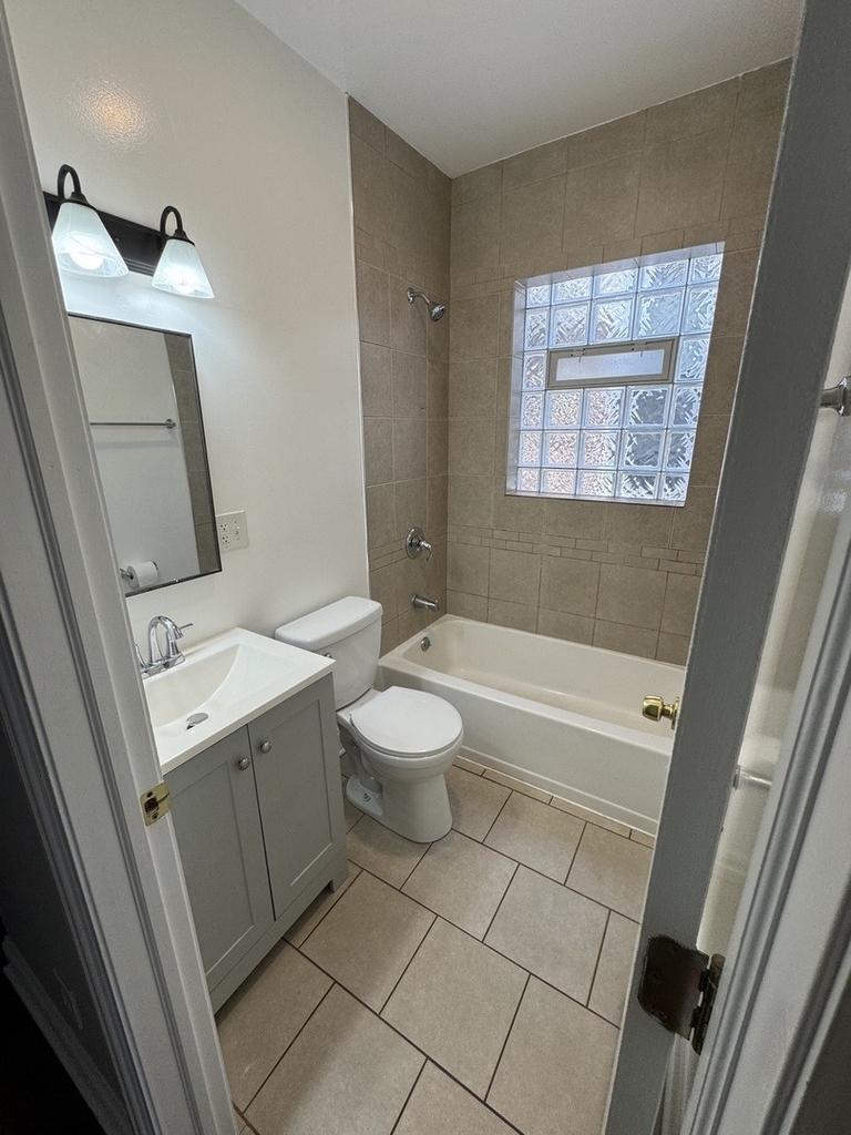 3434 W Le Moyne Street - Photo 9