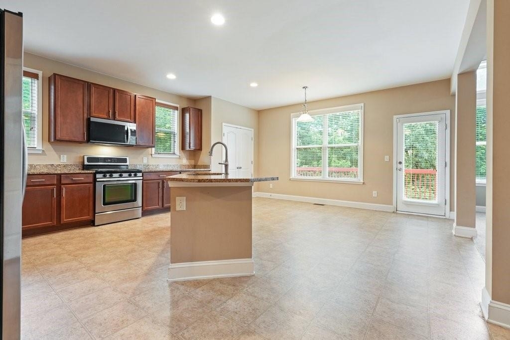 1010 Chelsey Way - Photo 11