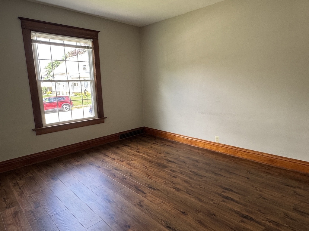1721 W 16th Street - Photo 4