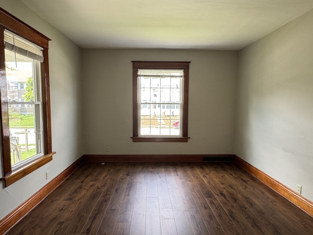 1721 W 16th Street - Photo 3