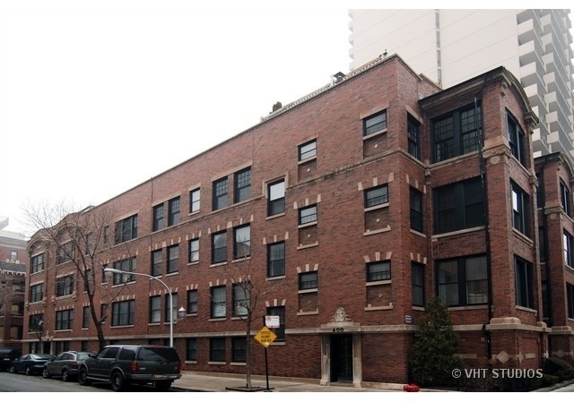 408 W Briar Place - Photo 0