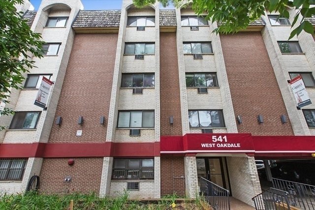 541 W Oakdale Avenue - Photo 0