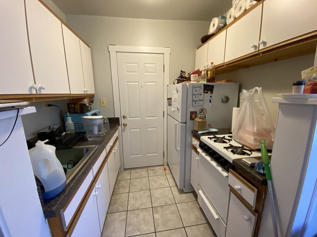 5060 N Wolcott Avenue - Photo 1