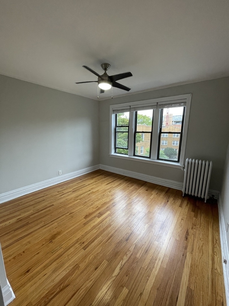 635 W Roscoe Street - Photo 1