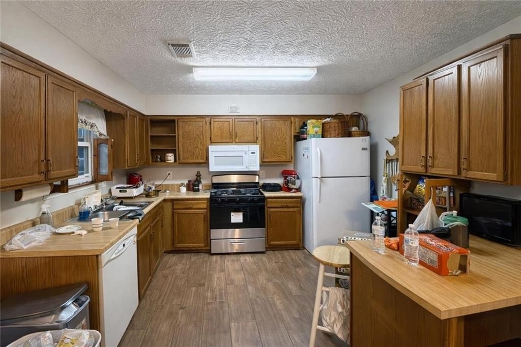 1136 Samuel Drive - Photo 2