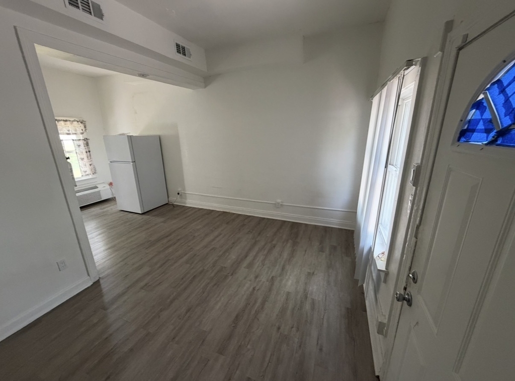 17104 Wentworth Avenue - Photo 0